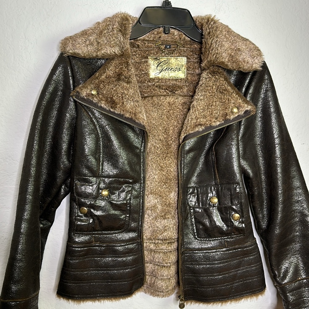 Guess - Picture 4 of 17